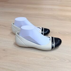 Crocs Wedge Cap Toe Flat in stucco and black rubber Size 8